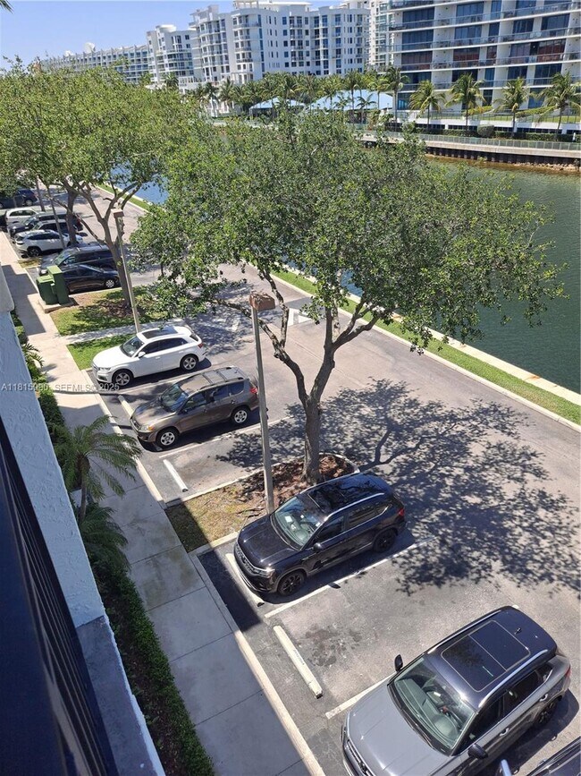 Building Photo - 3255 NE 184th St