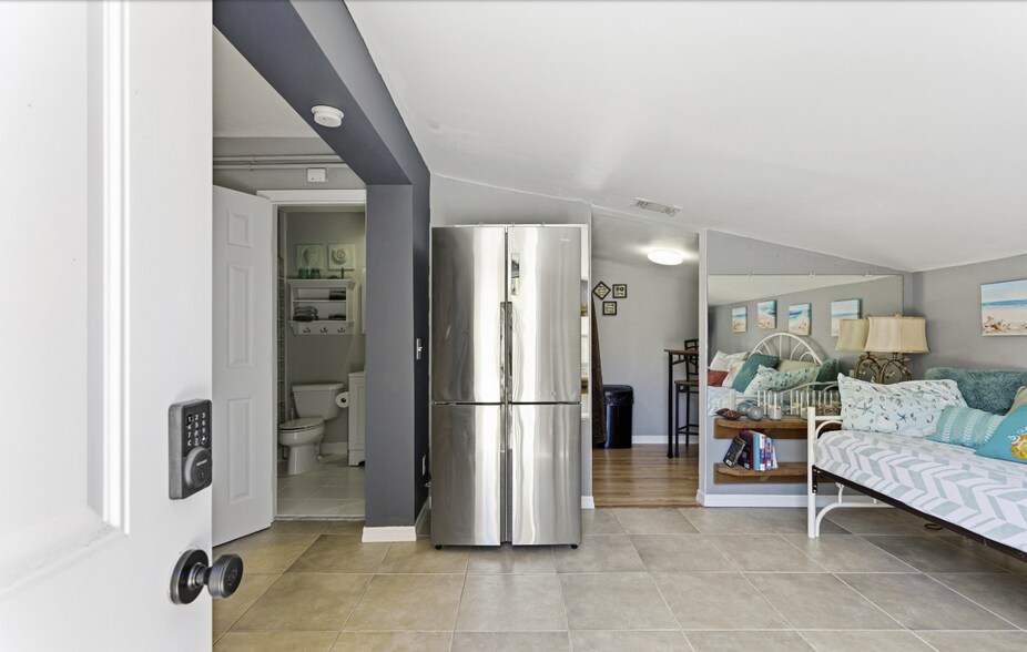 Building Photo - 1811 Eastern Dr