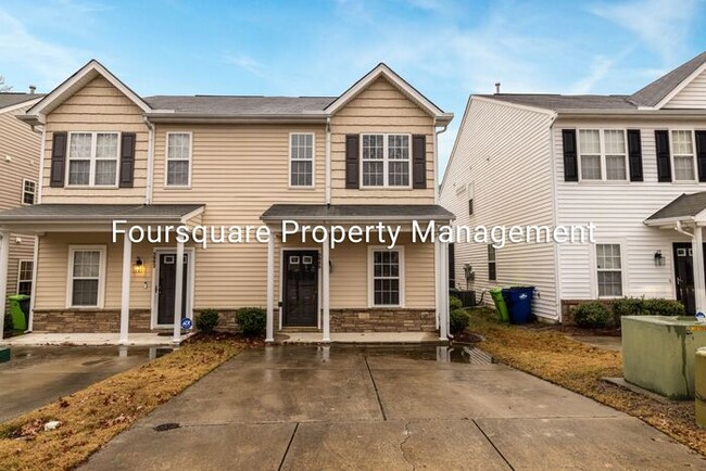 Building Photo - End Unit Townhome| Back Screened Porch |Co...