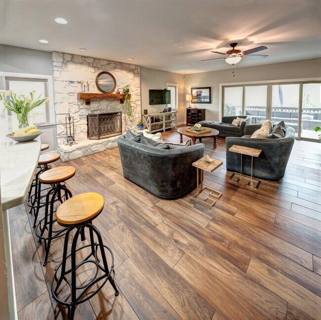 Building Photo - 11408 Spicewood Pkwy