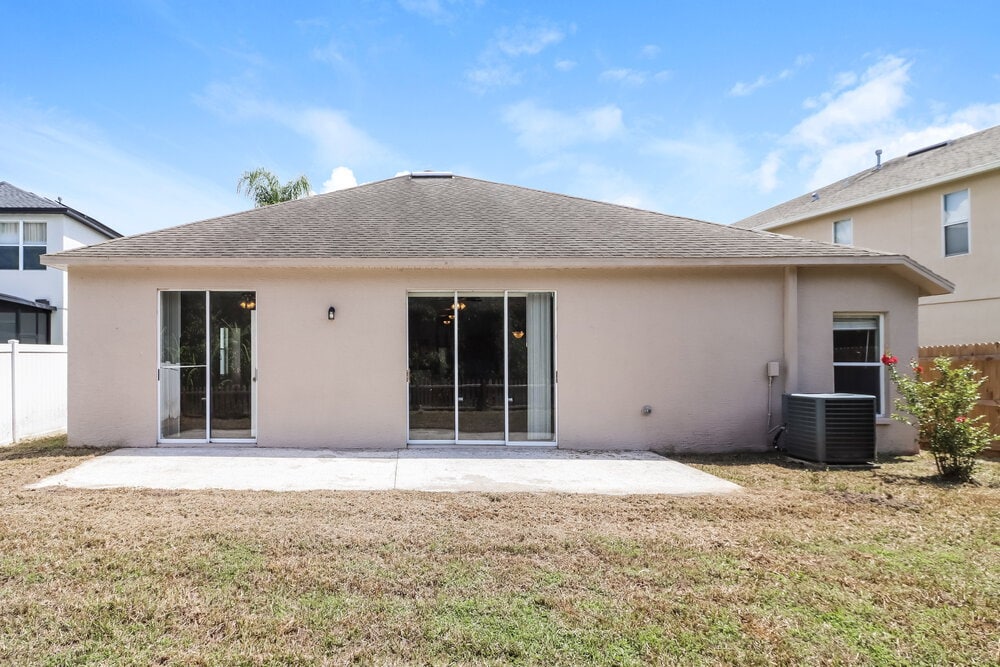 Building Photo - 10445 Meadow Spring Dr