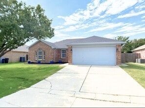 Building Photo - 3913 Periwinkle Dr