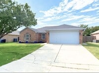Building Photo - 3913 Periwinkle Dr