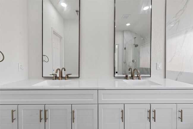 Building Photo - 10703 White Bridge Ln