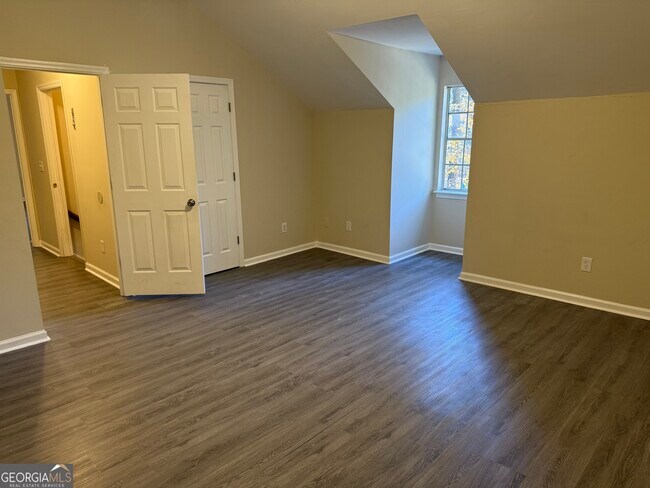 Building Photo - 888 Timbercrest Ct