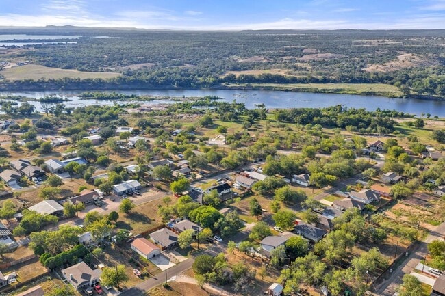 Building Photo - 848 Pecan Ln