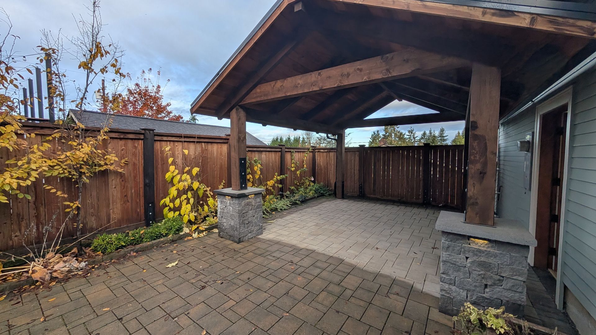 Building Photo - Valley St Duplex