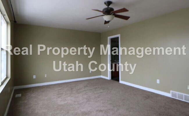 Building Photo - 93 Kintail St