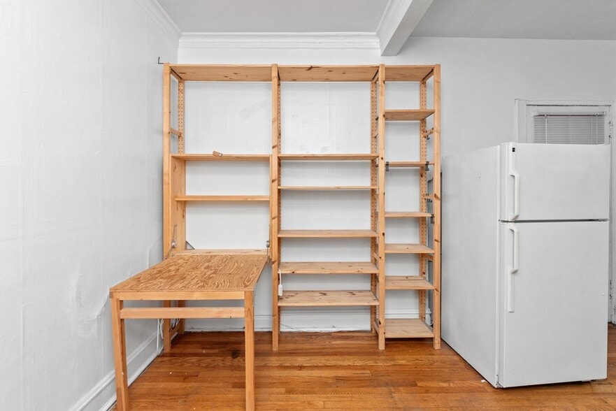 Building Photo - 2849 W Berteau Ave