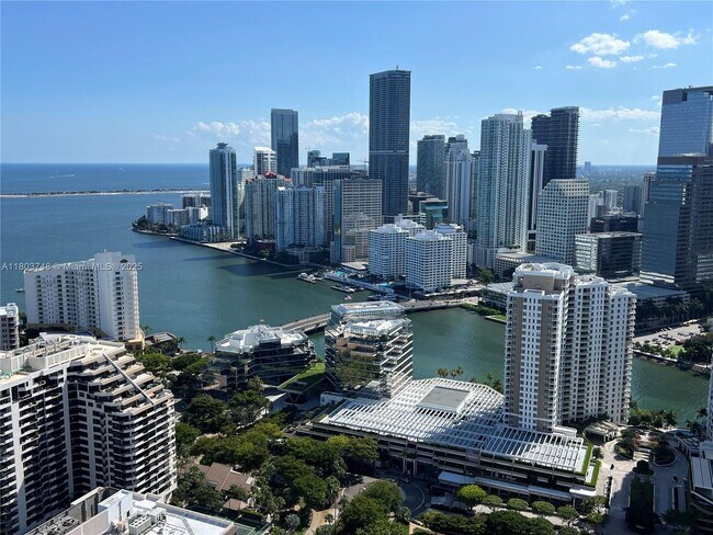 Building Photo - 848 Brickell Key Dr
