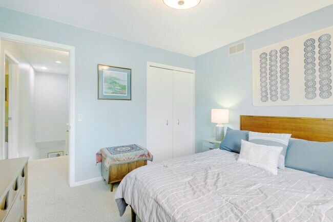 Building Photo - 313 Walnut Grove Dr