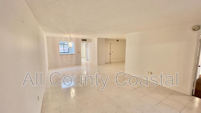 Building Photo - 6121 Pointe Regal Cir