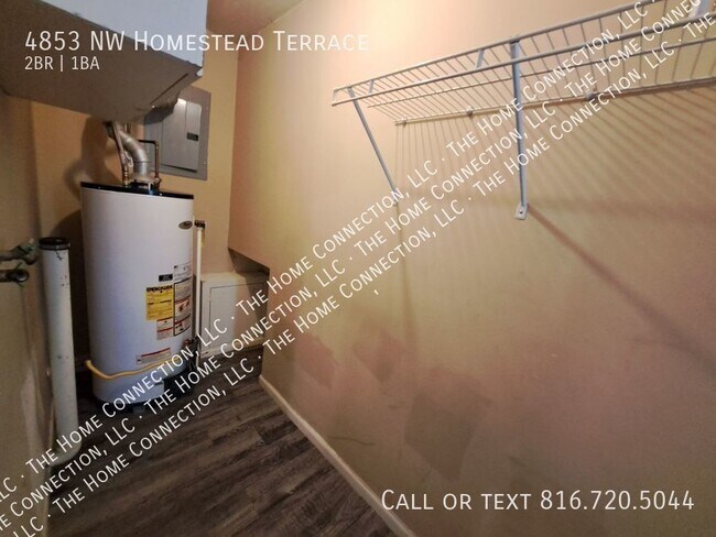 Building Photo - Clean 4-Plex Apartment-Park Hill Schools!