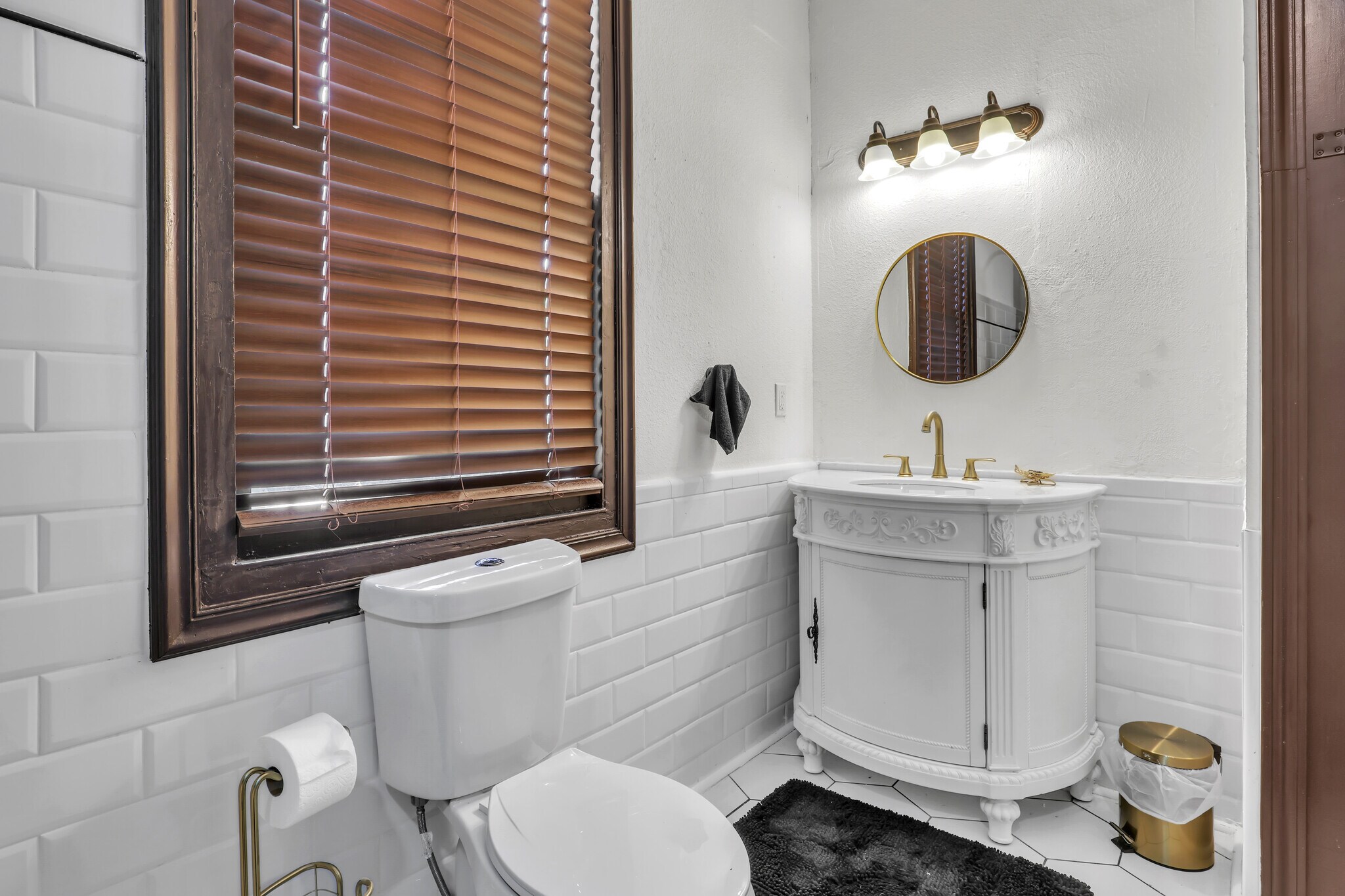 Room 1 Privet Full Bathroom - 51 E 4th St