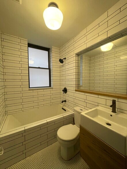 Building Photo - 4544 Oakland Ave