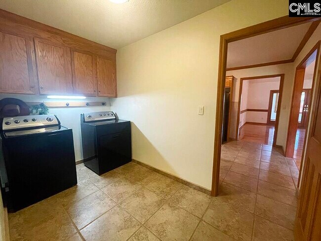 Building Photo - 305 Willowood Pkwy