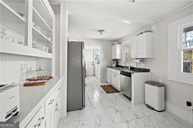 Building Photo - 443 3rd Ave