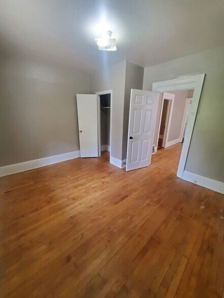 Primary Photo - 3372-3374 N Richards St