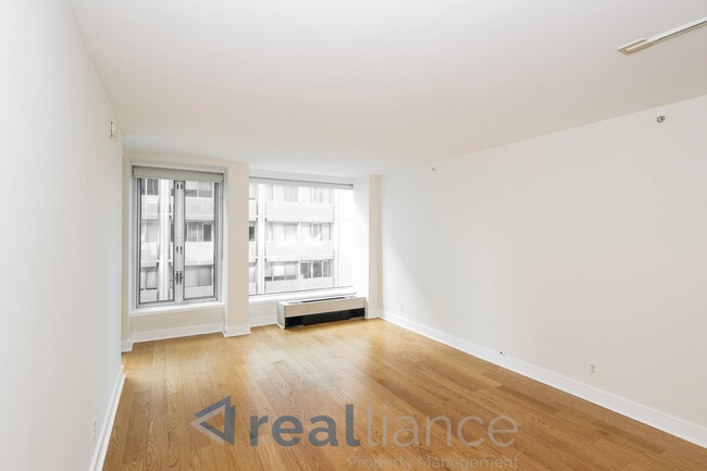 Building Photo - 1101 3rd St SW