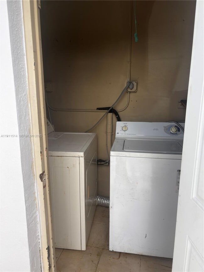 Building Photo - 15324 Lincoln Dr