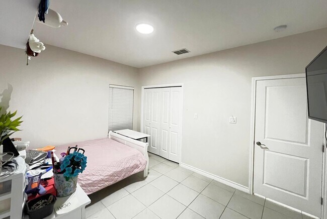 Building Photo - 1512 Latigo Lp