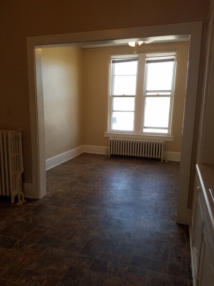 Building Photo - 504 S Central Ave