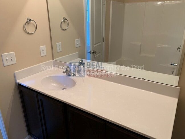 Building Photo - 3916 Mountainridge Dr