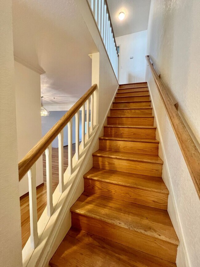 Building Photo - Beautiful Two Bedroom Valley Club Circle C...