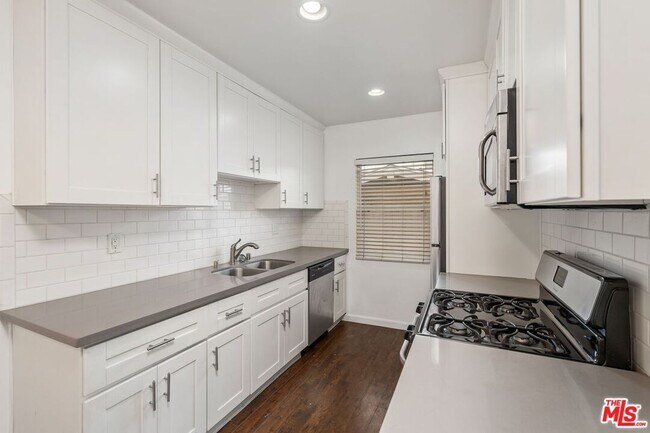 Building Photo - 7550 Fountain Ave