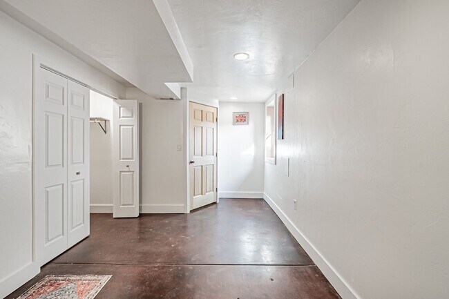 Building Photo - Affordable 4BD, 2BA East Denver Home