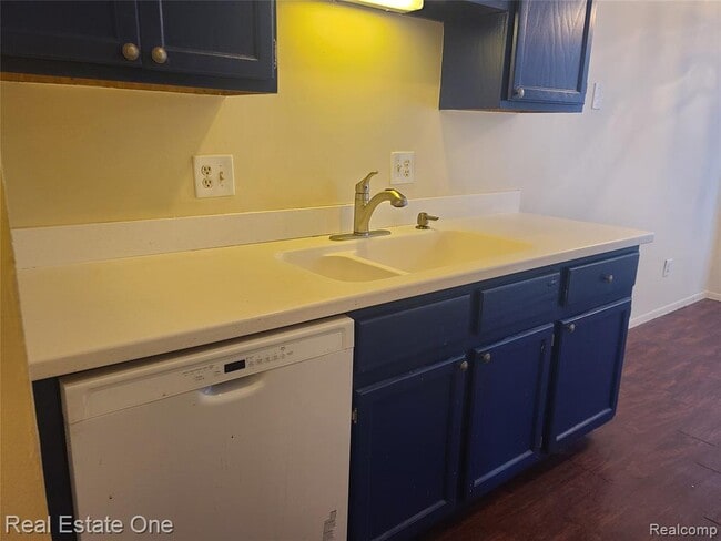 Building Photo - 38872 Country Cir