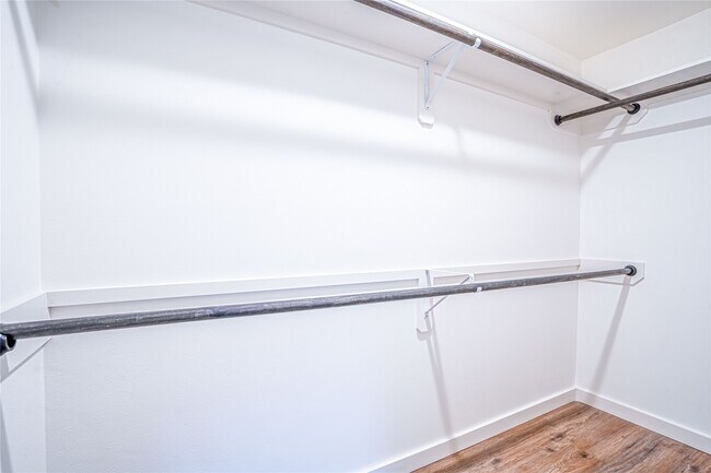 Building Photo - 1422 Wisterwood Dr