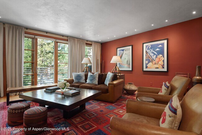 Building Photo - 714 S Galena St