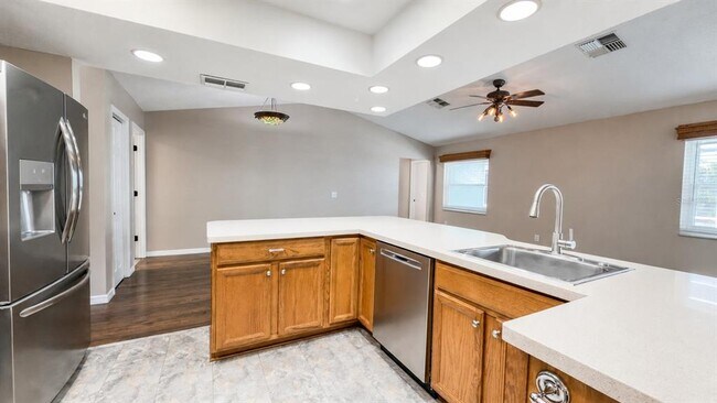 Building Photo - 2469 Lackland Ave