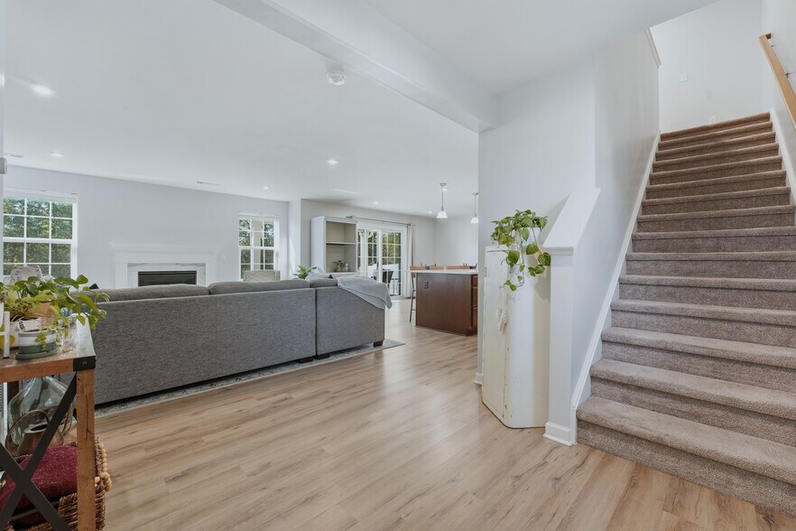 Building Photo - 838 Dean Dr