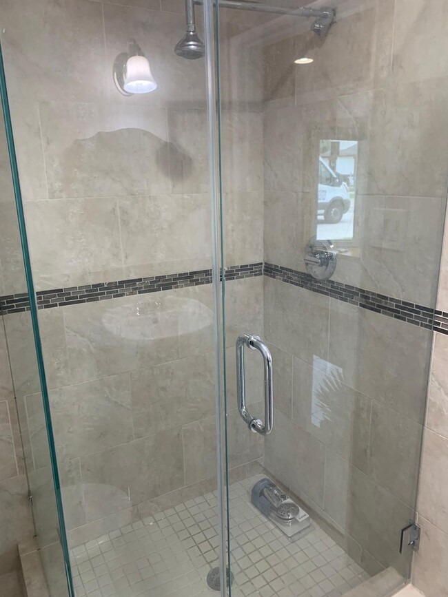 Shower - 19261 SW 118th Ct