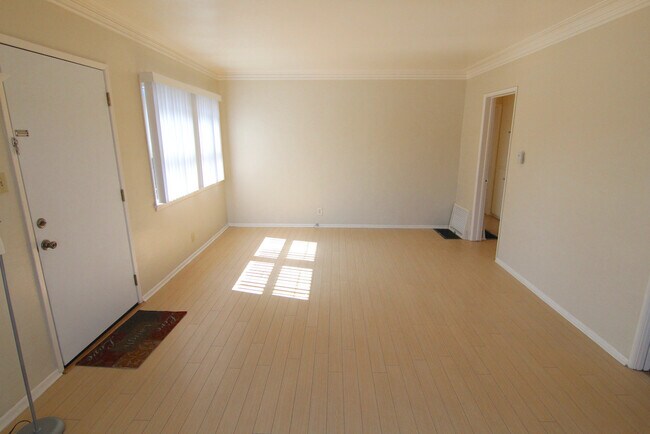 Building Photo - 1316 Centinela Ave