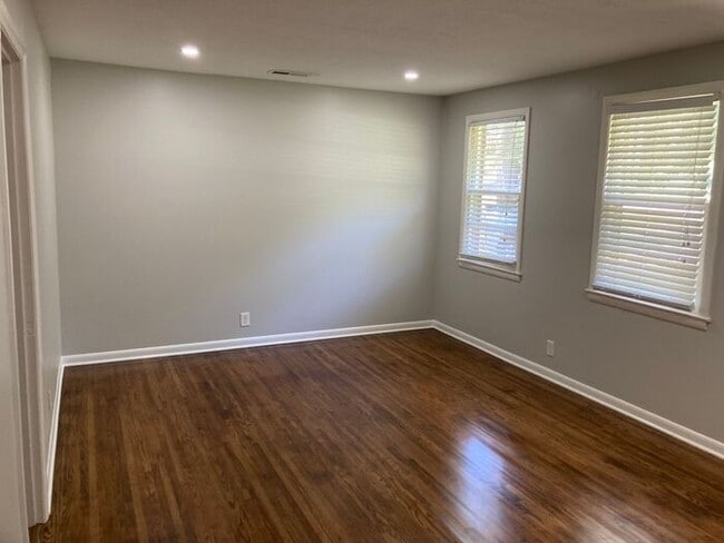 Building Photo - Brick Ranch House in Haywood Lane Area