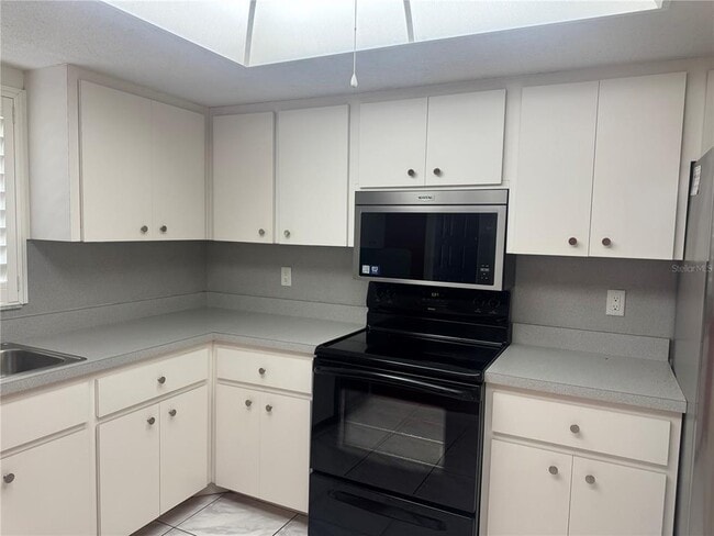 Building Photo - 471 Albee Farm Rd