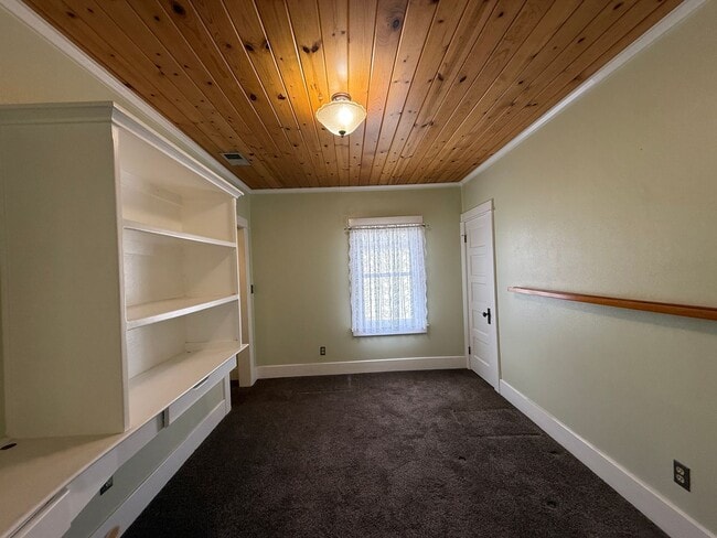 Building Photo - Old Town Orcutt Charm