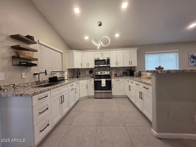 Building Photo - 1362 E 10th St