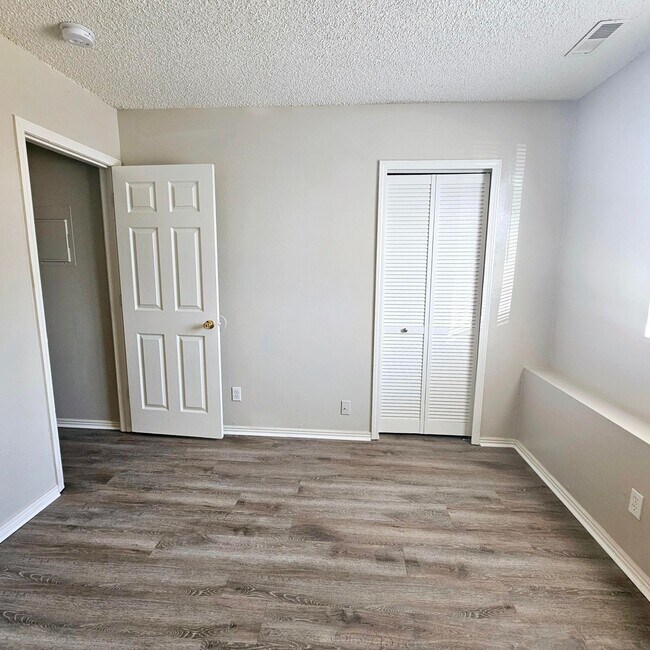 Building Photo - 1835 Zebulon Dr