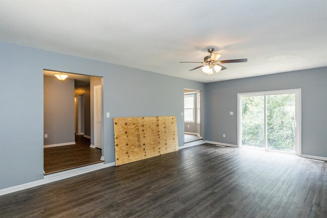 Building Photo - 104 Greenwood Cir