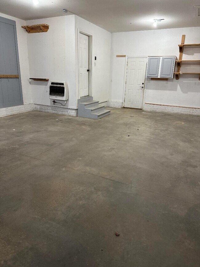 Building Photo - 658 Meadow Cir
