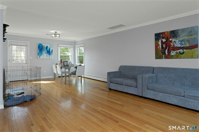 Building Photo - 25 Quinsey Dr