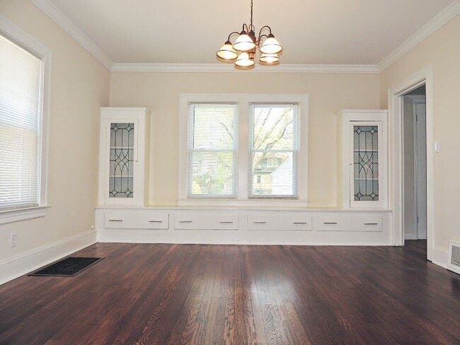 Building Photo - 3 Bed - 1.5 Bath Colonial for Rent in Cleveland Heights!