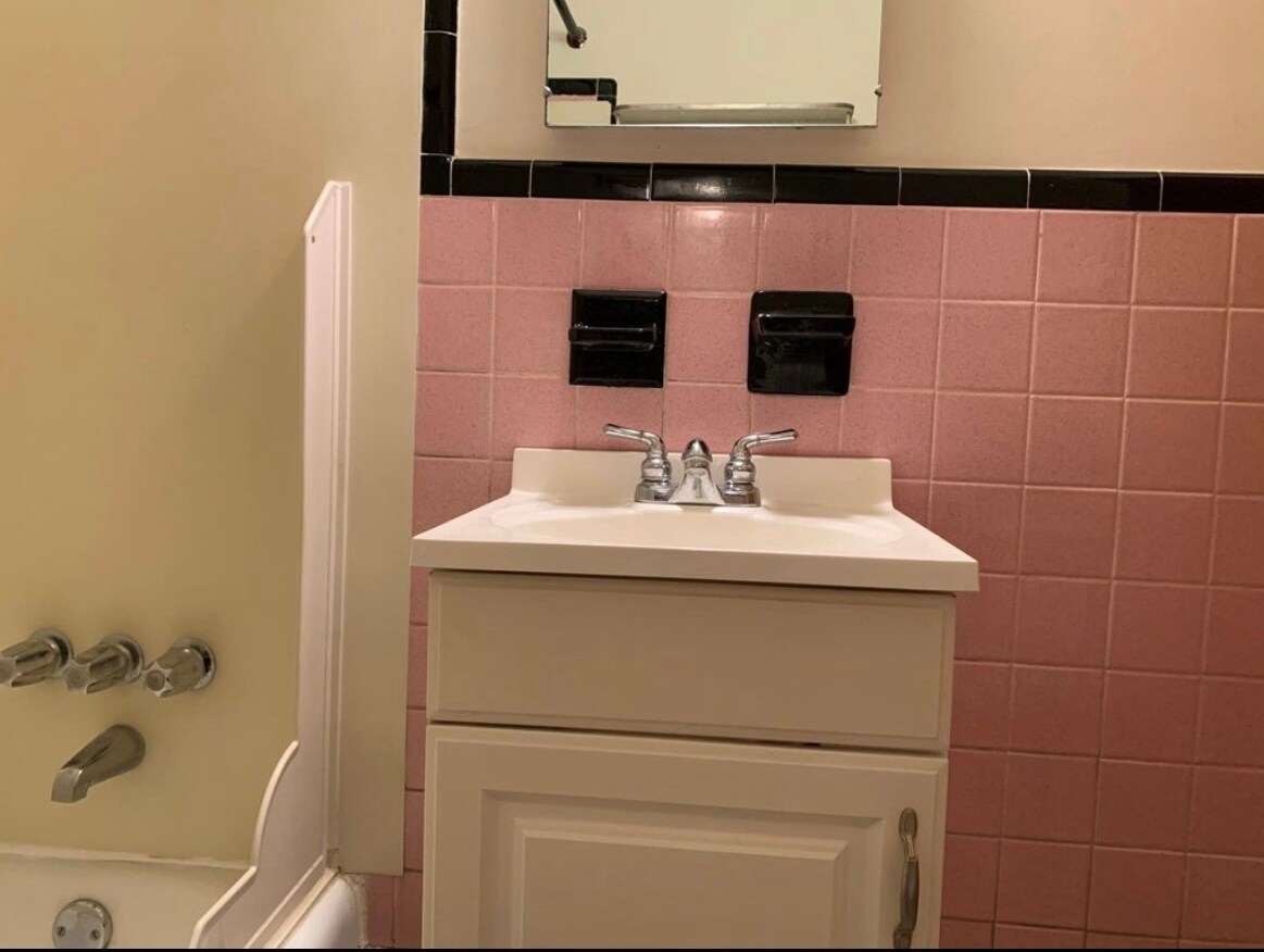 Building Photo - 205 Robbins St