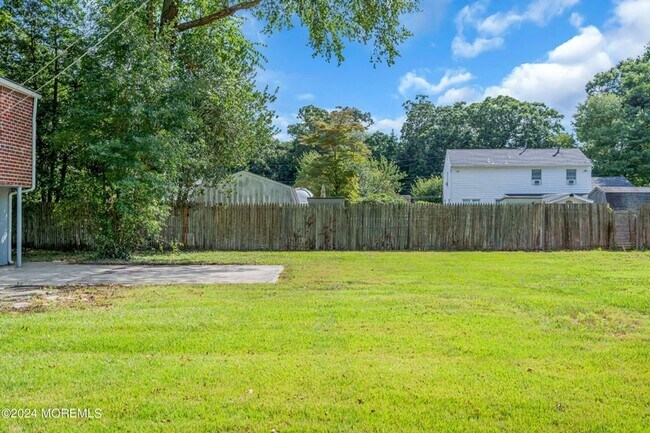 Building Photo - Take a look on this beautiful corner property