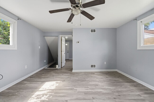 Building Photo - Newly Renovated 2 bedroom home in Carnegie available now!