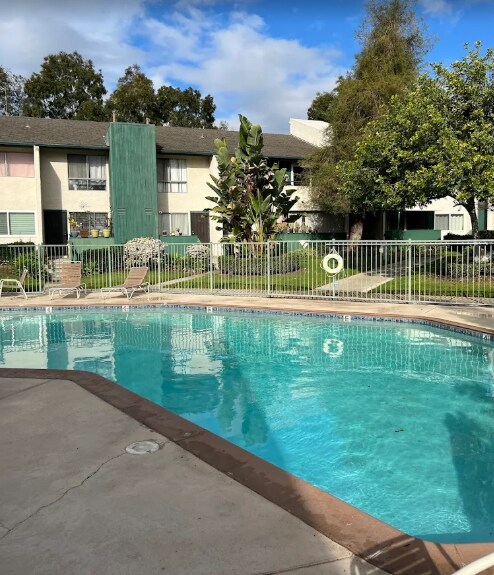 Building Photo - 15408 La Mirada Blvd